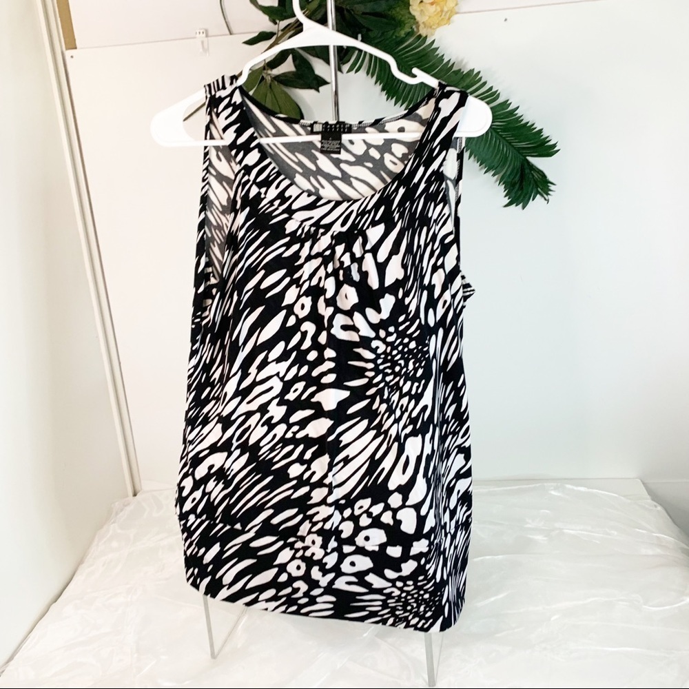 Carol Little Women’s Sleeveless Scoop neck Banded bottom Top! Large